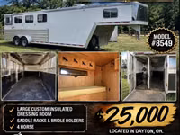 2011 Featherlite Trailers 8549 Gooseneck Horse Trailer — الصورة 1