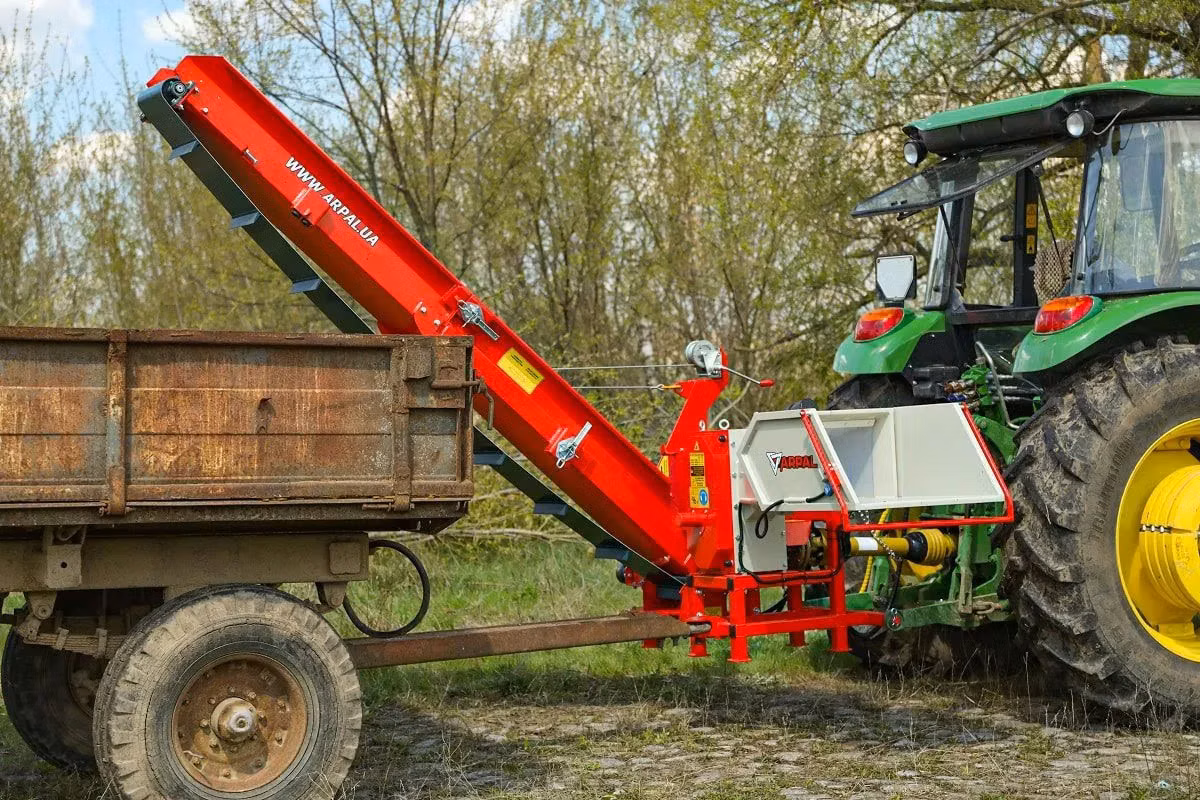 tocător de crengi arpal am-120tr-k pro pentru tractor cu banda de transportare