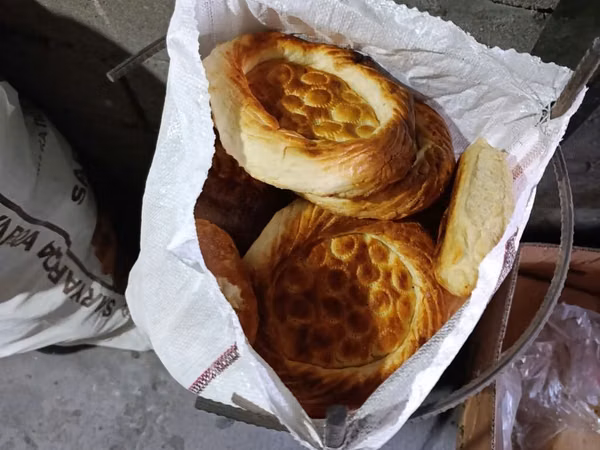 Сухие лепешки на корм скотам. Чистые без плесени. Можно на дробилку