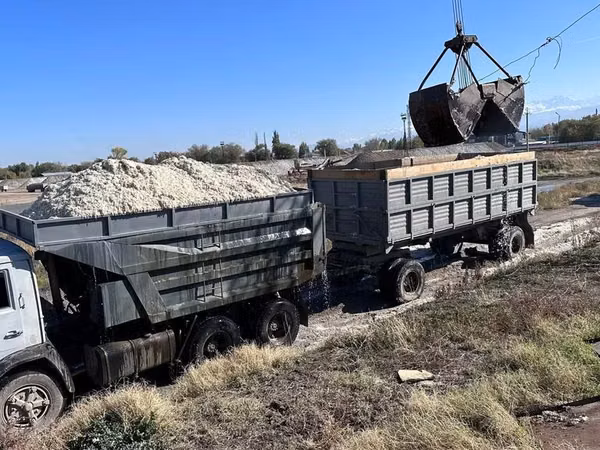 Жом камаз зил газон Жом доставка по всем областям камаз с прицепом