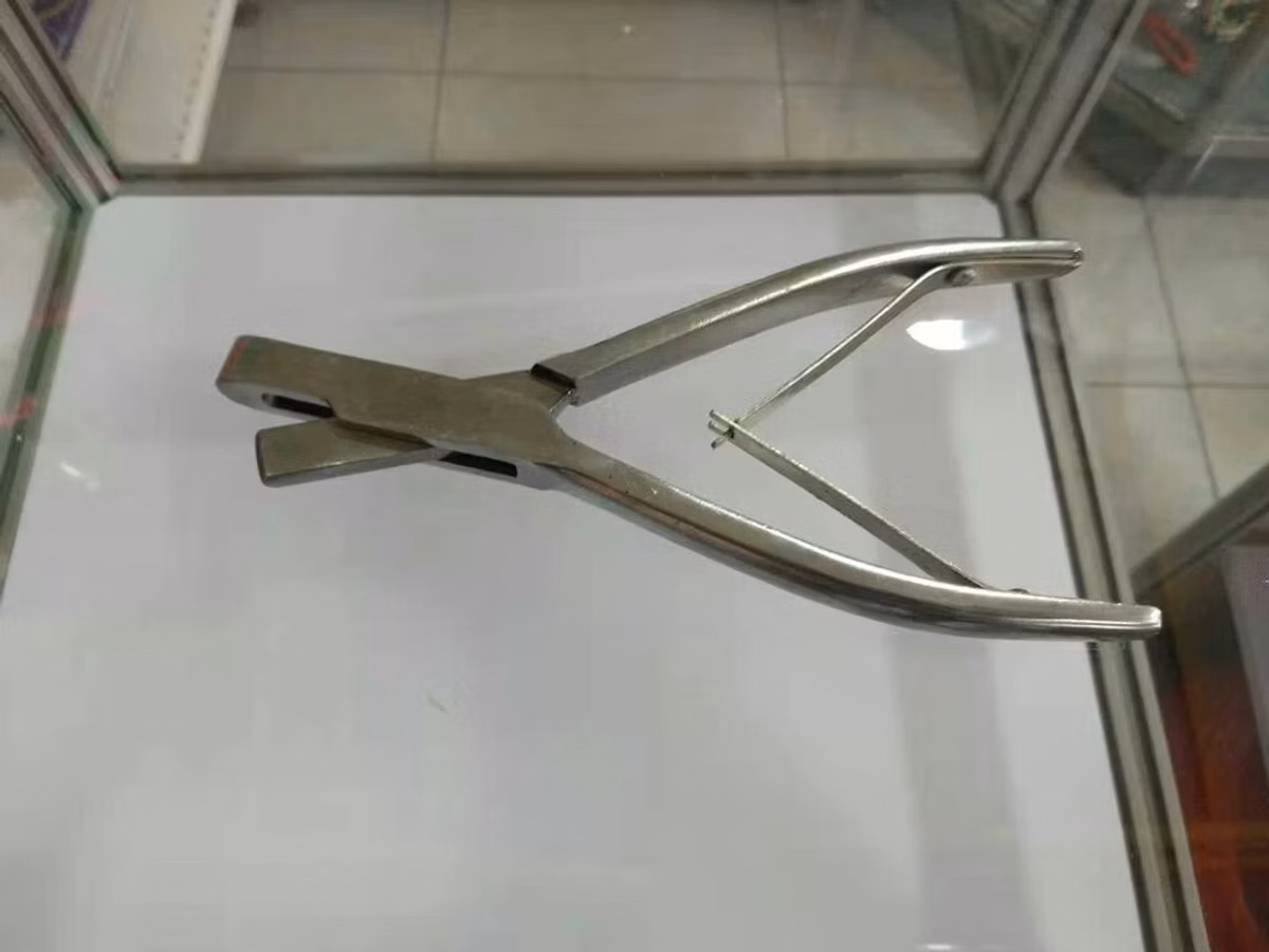 Щипцы для выщипа в ухе с/х животных