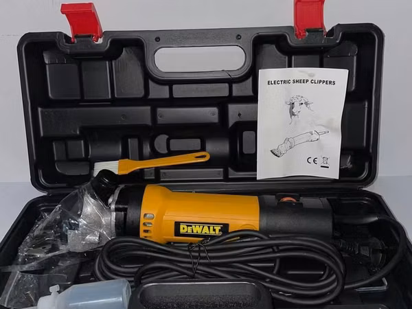 Электрическая машинка для стрижки овец DeWalt в комплекте с кейсом