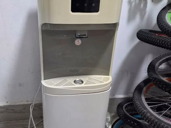 Диспансер Кулер (Midea Легенда Шоро) работает отлично охлаждения
