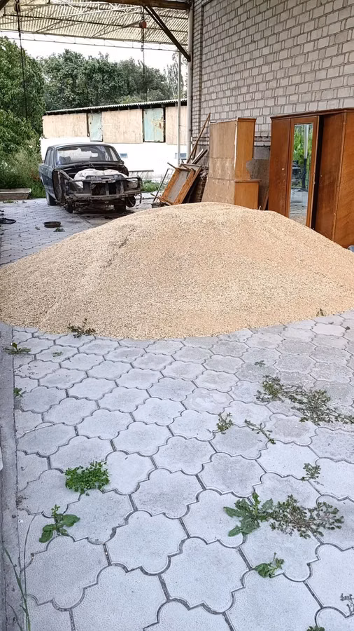 Продаю пшеницу из-под комбайна. Буудай сатылат. 1,5 тонна. В мешках