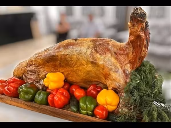 Целый запечённый баран на заказ — сочное мясо с хрустящей корочкой